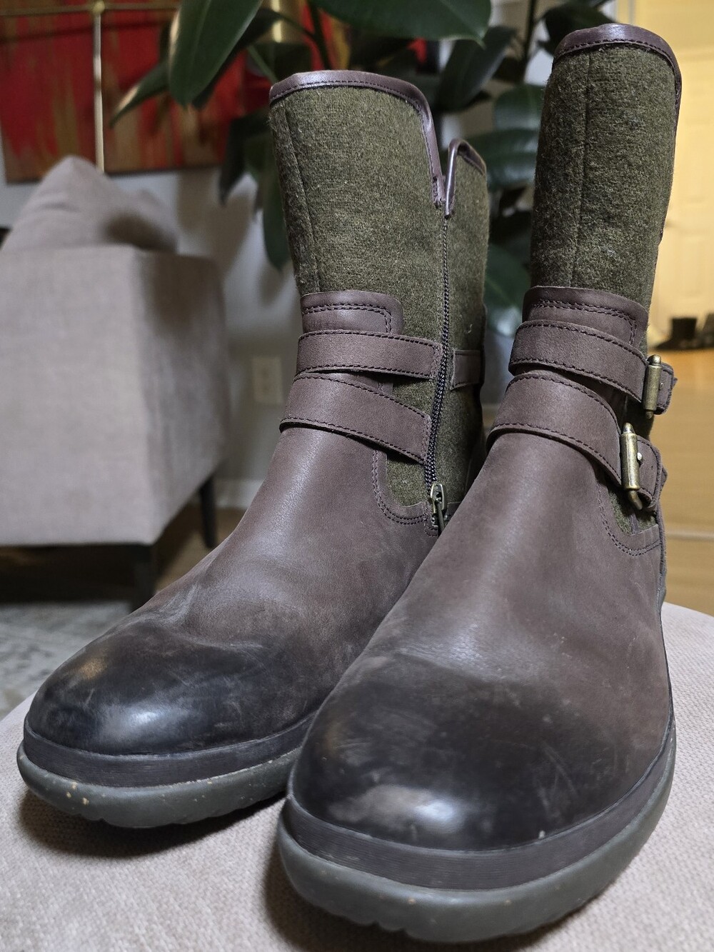 UGG Simmens Waterproof Leather Boots Green Wool Lined Buckle Zip Brown Size 9